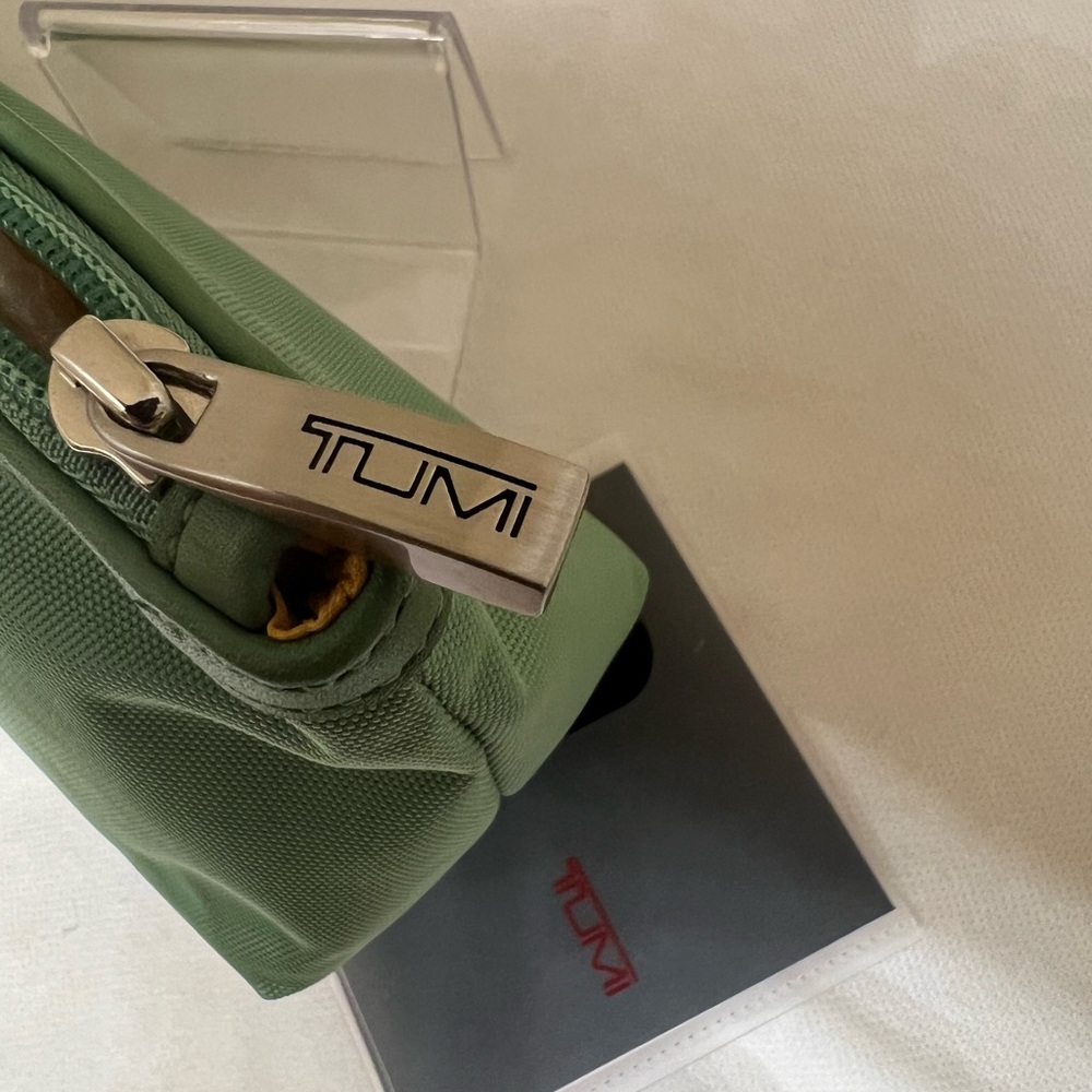TUMI Cosmetic Pouch Bag NWT - Picture 4 of 7